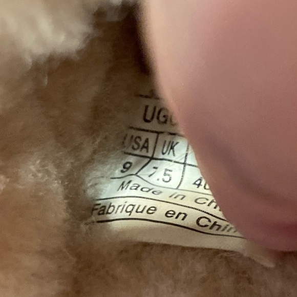 UGG Slippers - Picture 6 of 9